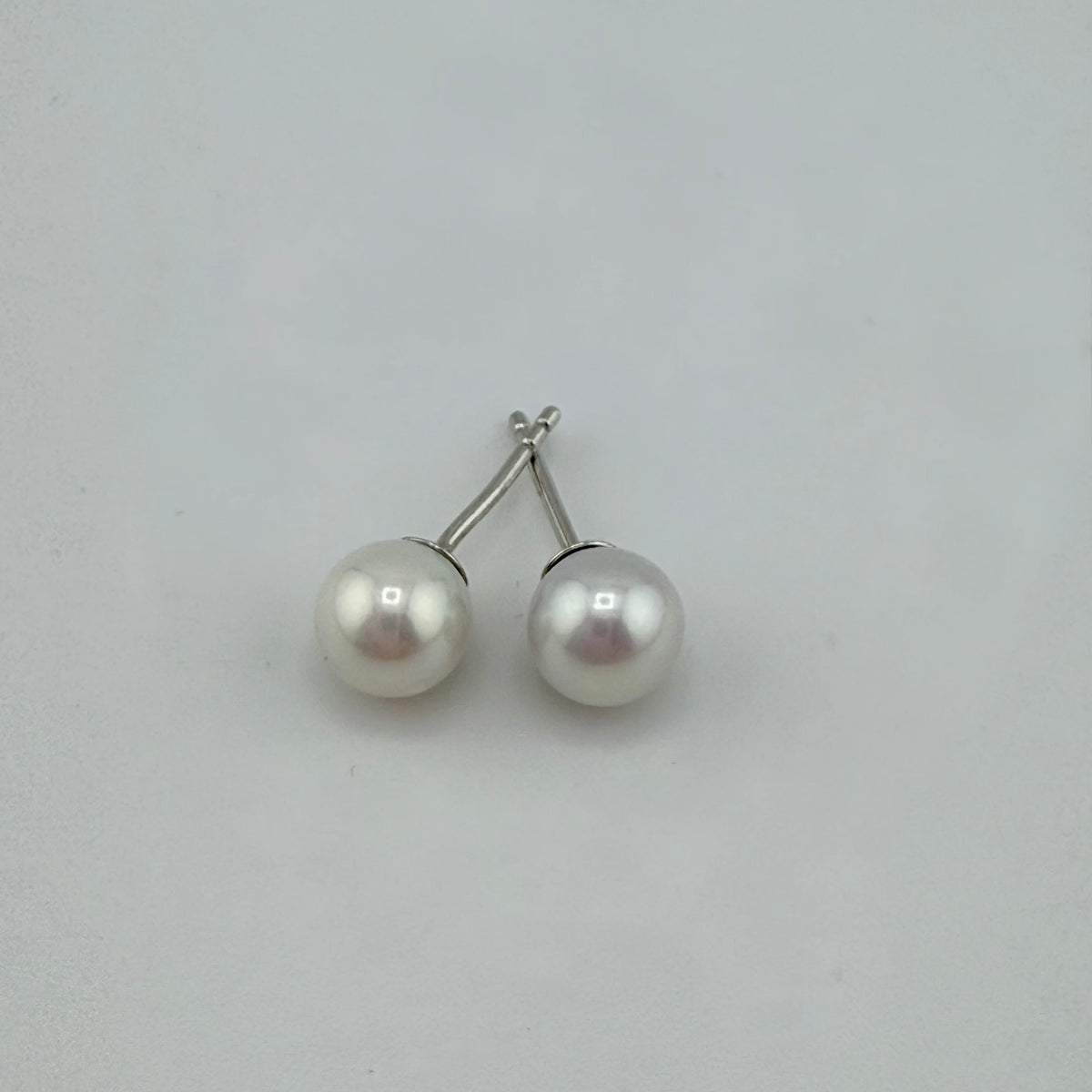 Ohrringe Süsswasserperlen - 7.5mm almost round white medium quality